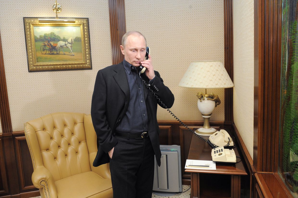 Кандидат в президенты РФ В. Путин посещает избирательный штаб