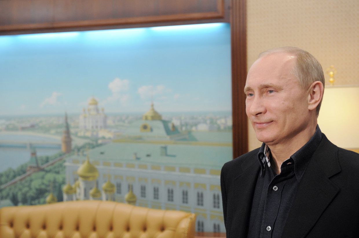 Кандидат в президенты РФ В. Путин посещает избирательный штаб