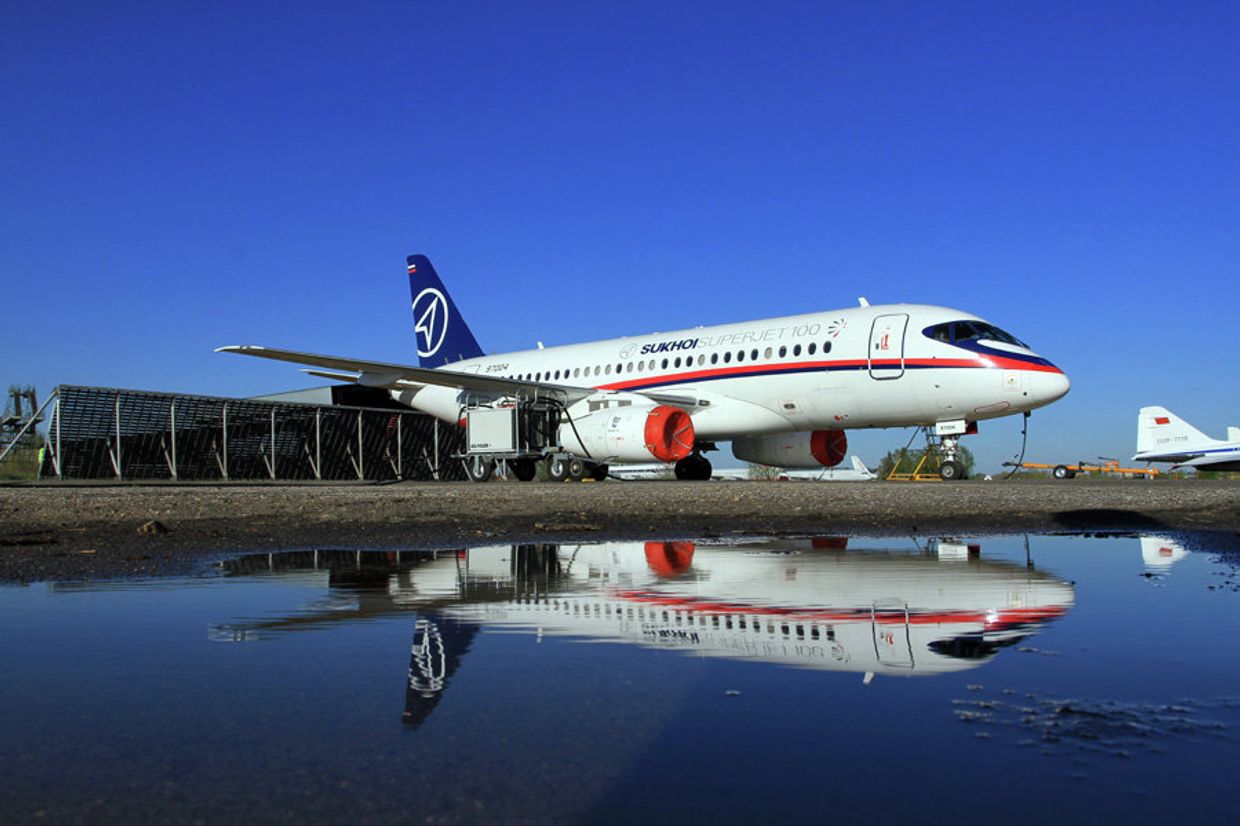 Самолет Superjet-100