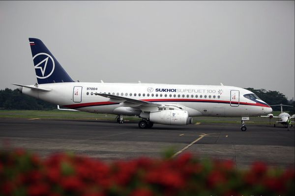 Самолет Superjet-100