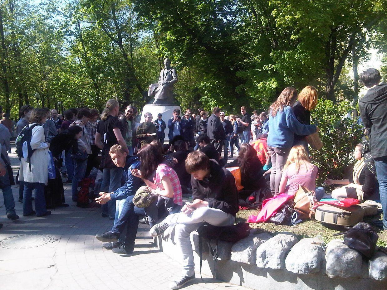 Оппозиционные народные гуляния на Чистых прудах 