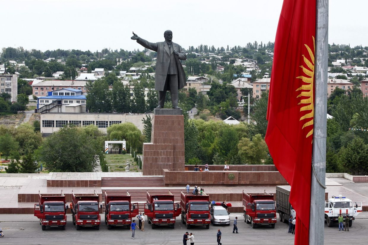 На главной площади города Ош