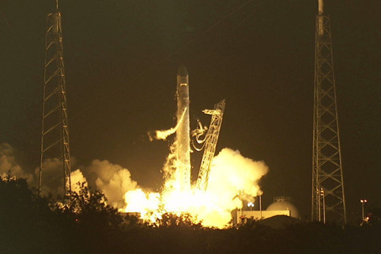Запуск космического грузовика Dragon к МКС