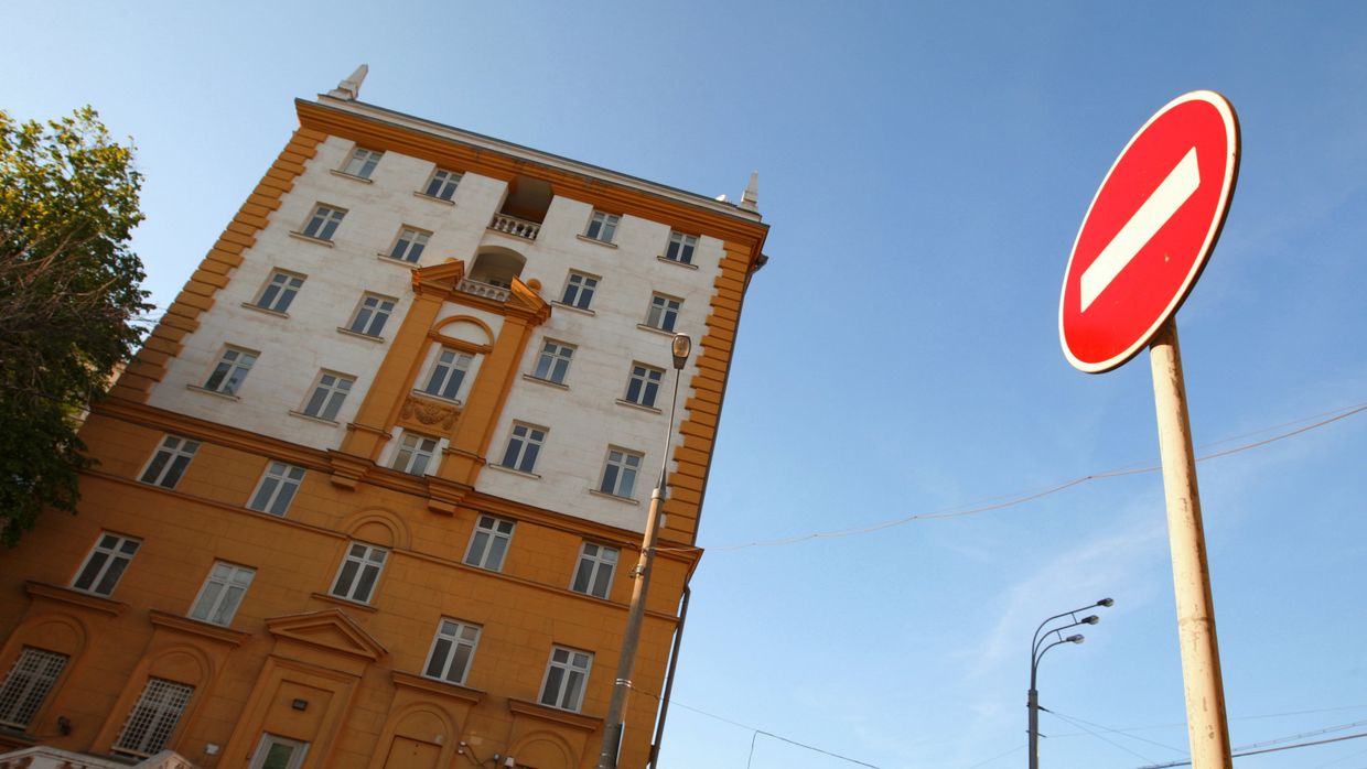 Здание американского посольства в Москве