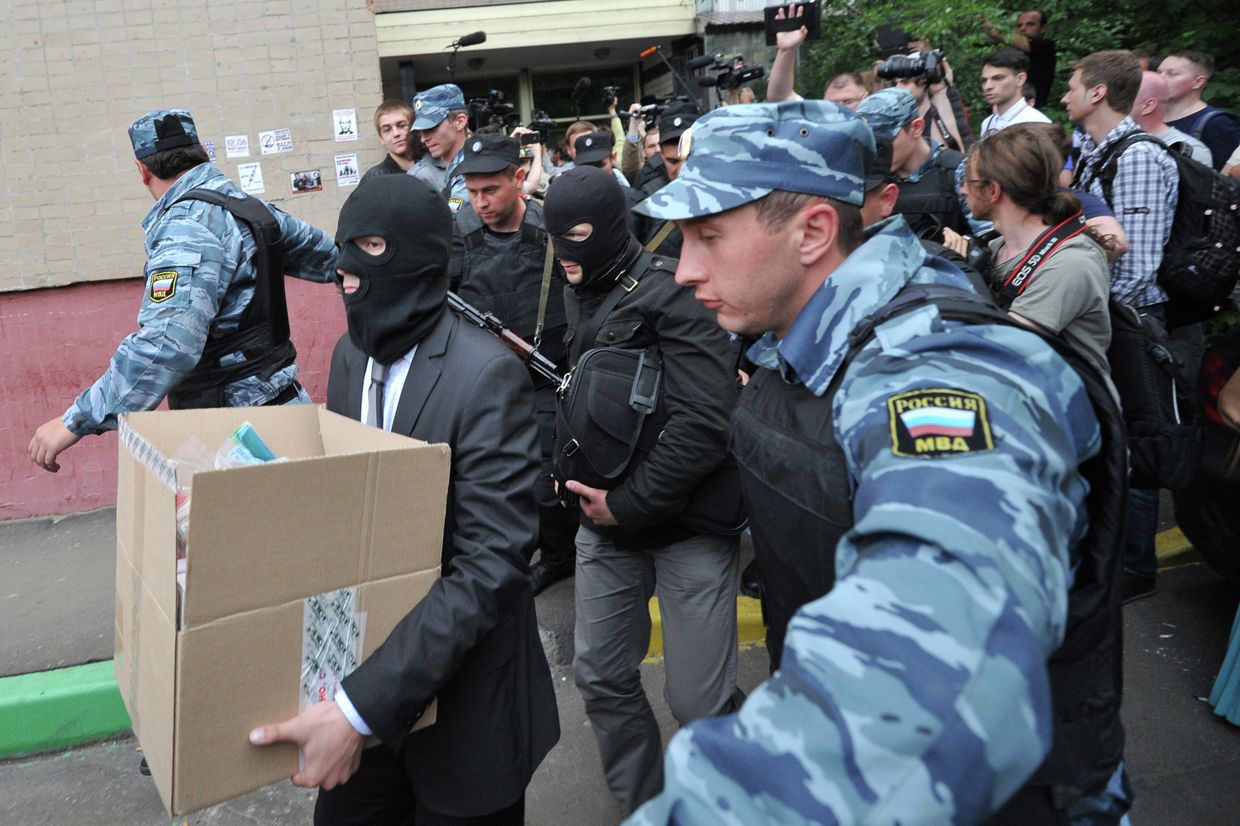 Полиция проводит обыск у блогера Алексея Навального