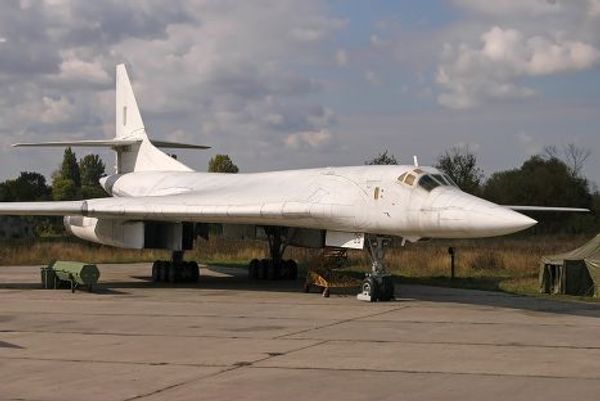 Сверхзвуковой стратегический бомбардировщик-ракетоносец Ту-160