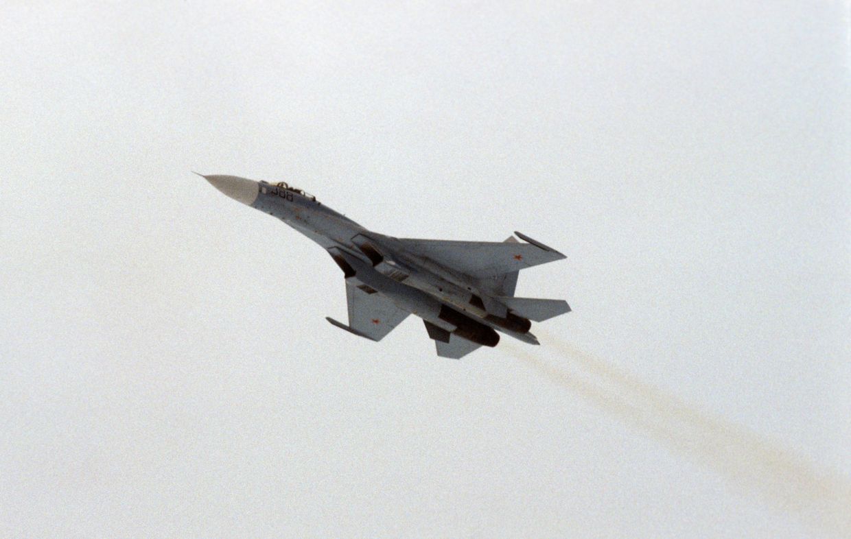 Самолет-истребитель Су-27