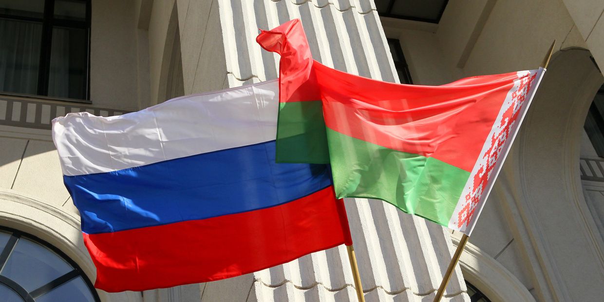 Флаги России и Белоруссии