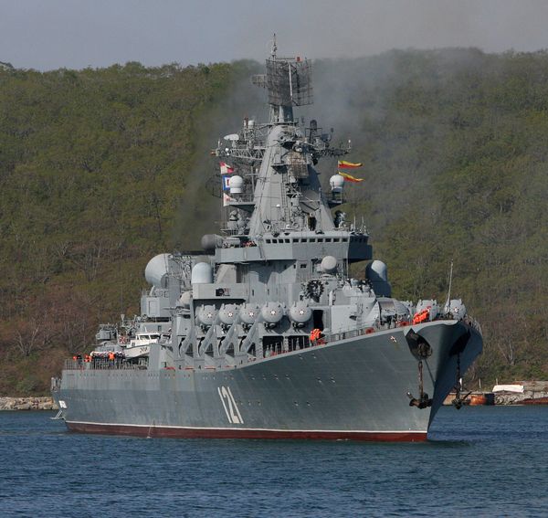 Встреча ракетного крейсер «Москва» в Приморском крае
