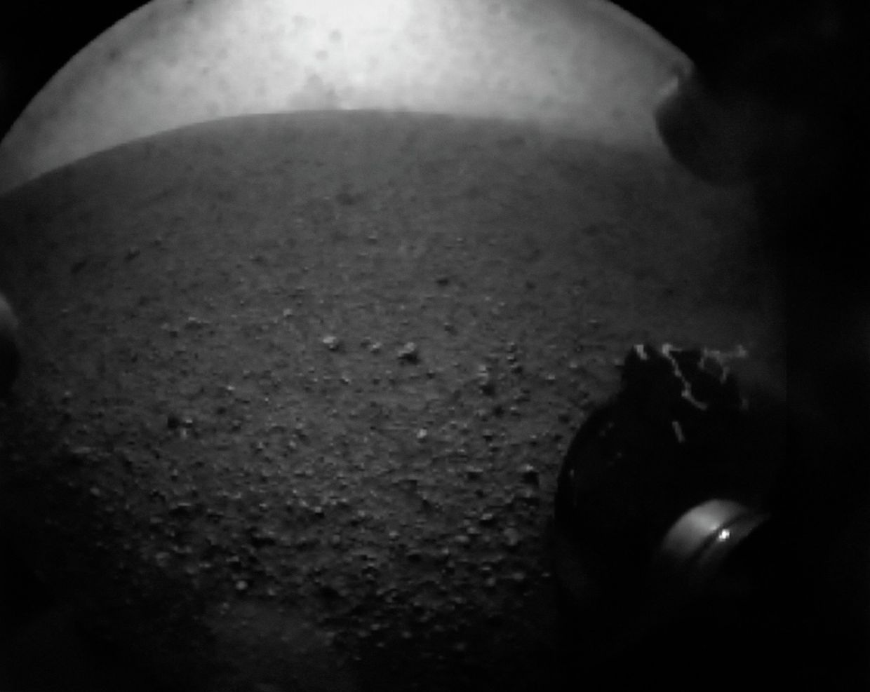 Снимок Марса, сделанный при помощи Марсохода Curiosity Снимок Марса, сделанный при помощи Марсохода Curiosity