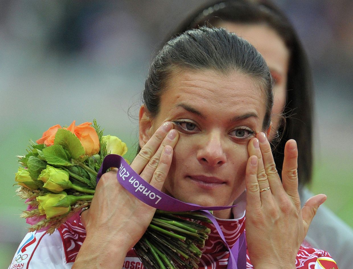 Россиянка Елена Исинбаева, завоевавшая бронзовую медаль в финальных соревнованиях по прыжкам с шестом