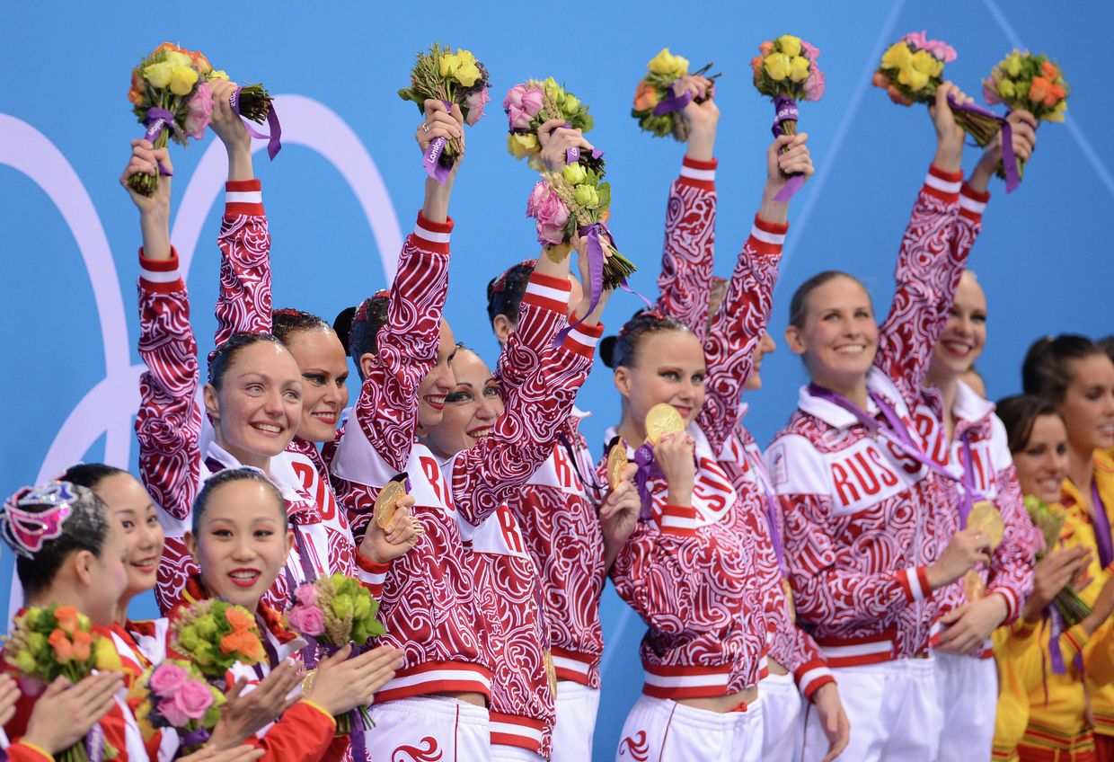 Российская сборная, занявшая первое место в произвольной программе в финале соревнований по синхронному плаванию