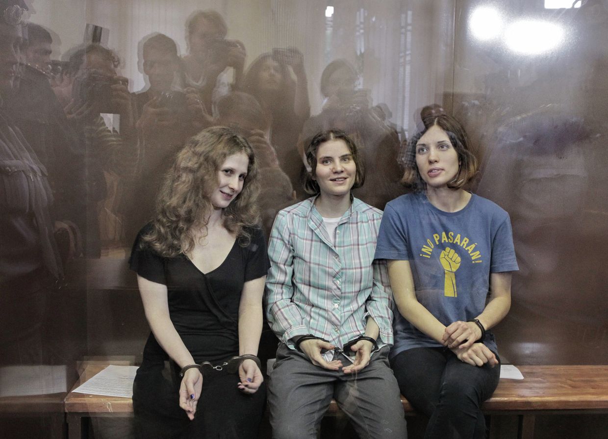 Оглашение приговора участницам панк-группы Pussy Riot Оглашение приговора участницам панк-группы Pussy Riot