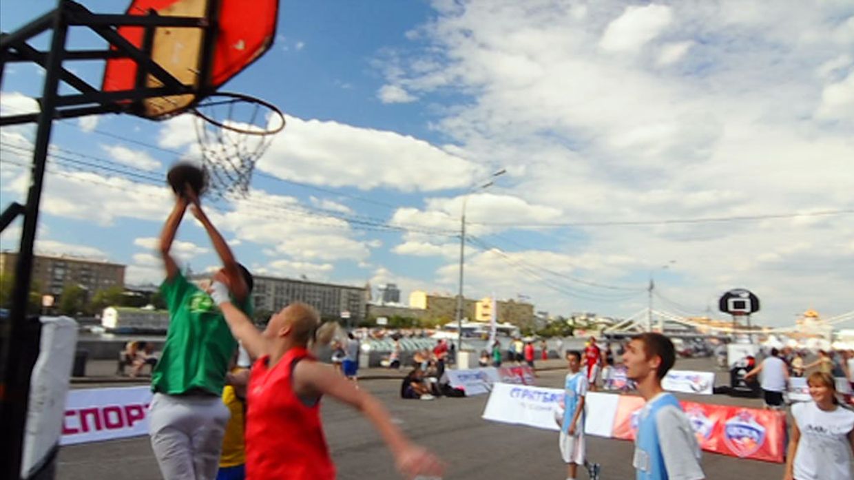 Футбол, фрисби и йога на свежем воздухе: спортивный open air в Москве