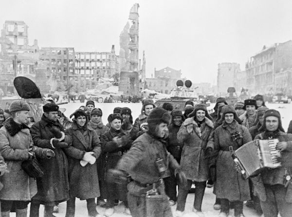 В освобожденном Сталинграде