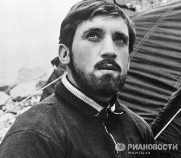 Советский поэт и автор-исполнитель песен Владимир Высоцкий Советский поэт и автор-исполнитель песен Владимир Высоцкий