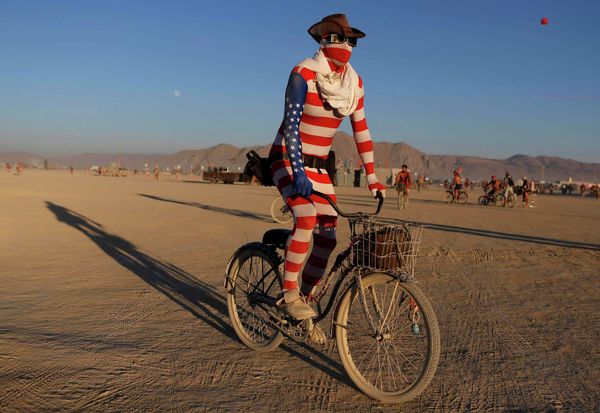 Участник фестиваля Burning Man в пустыне Блэк-Рок 