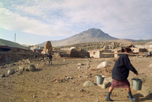 Село Арамус. Армения, 1995 г. Село Арамус. Армения, 1995 г.