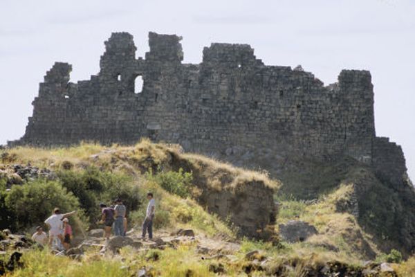 Крепость Амбред, Армения, 1990 г. Крепость Амбред, Армения, 1990 г.
