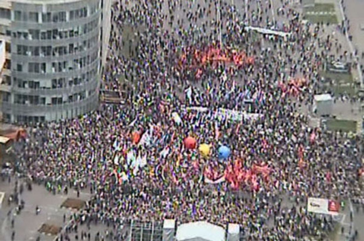 Фотосъемка с вертолета во время митинга на проспекте Академика Сахарова 
