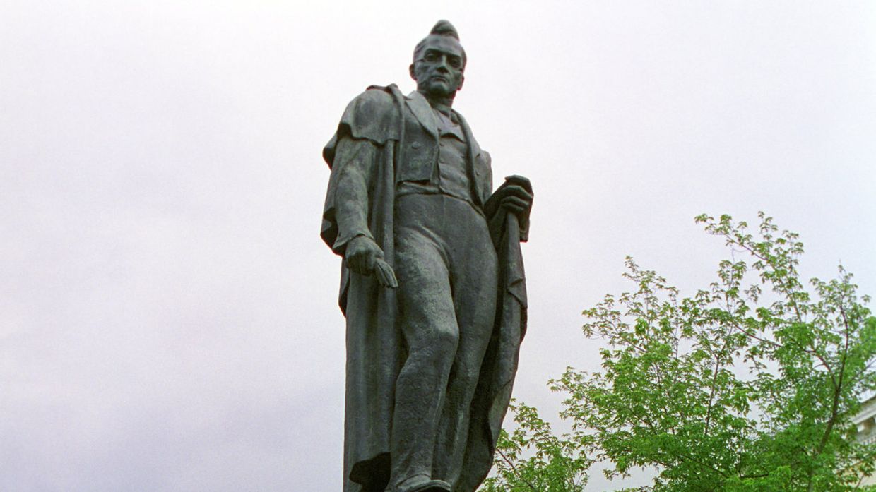 Памятник А.С. Грибоедову. Скульптор Аполлон Мануйлов