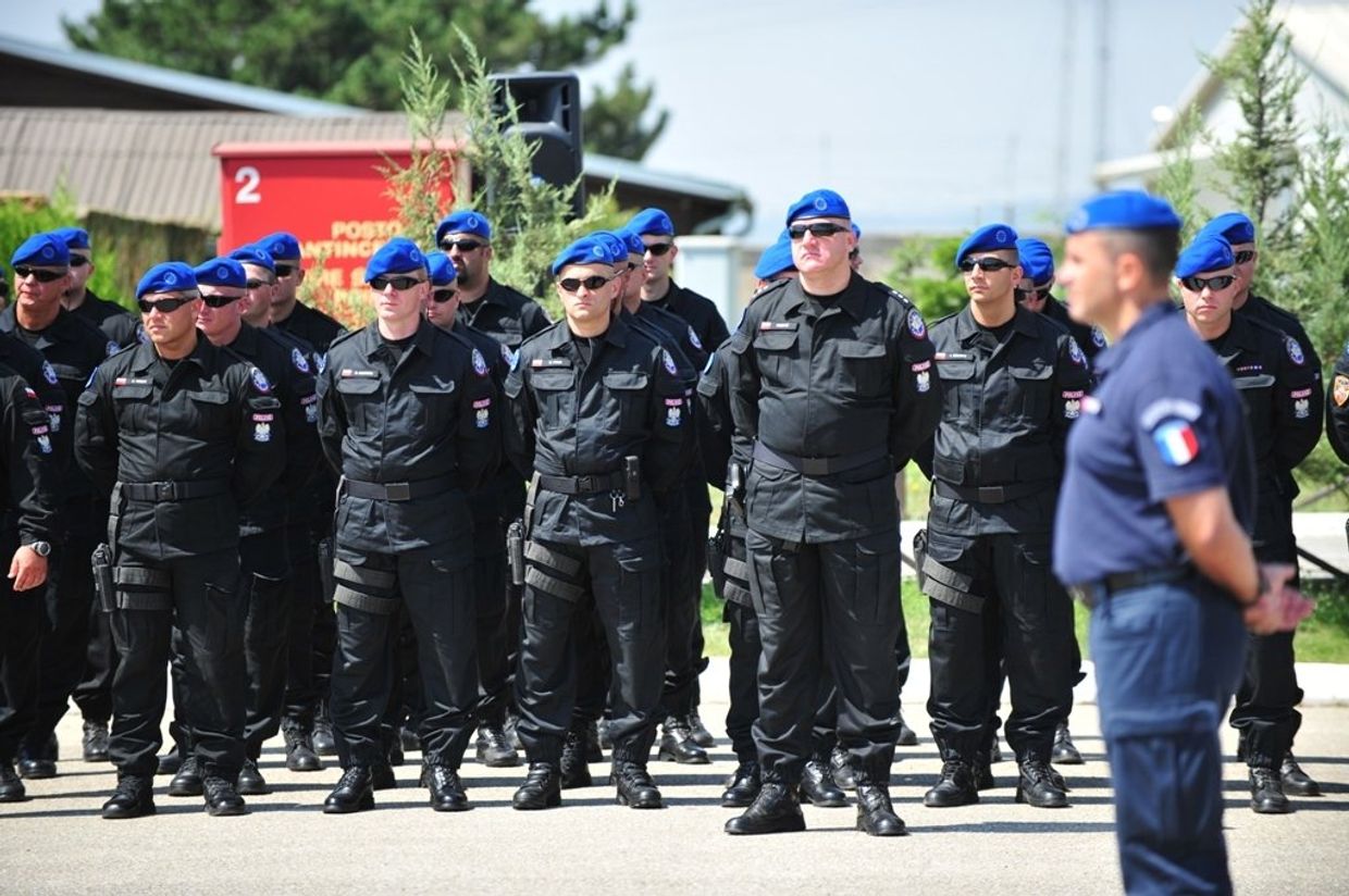 Cотрудники миссии ЕС в Косово