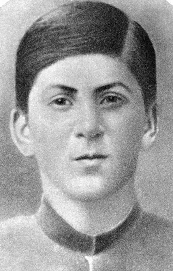 Иосиф Сталин в годы учебы в духовной семинарии.