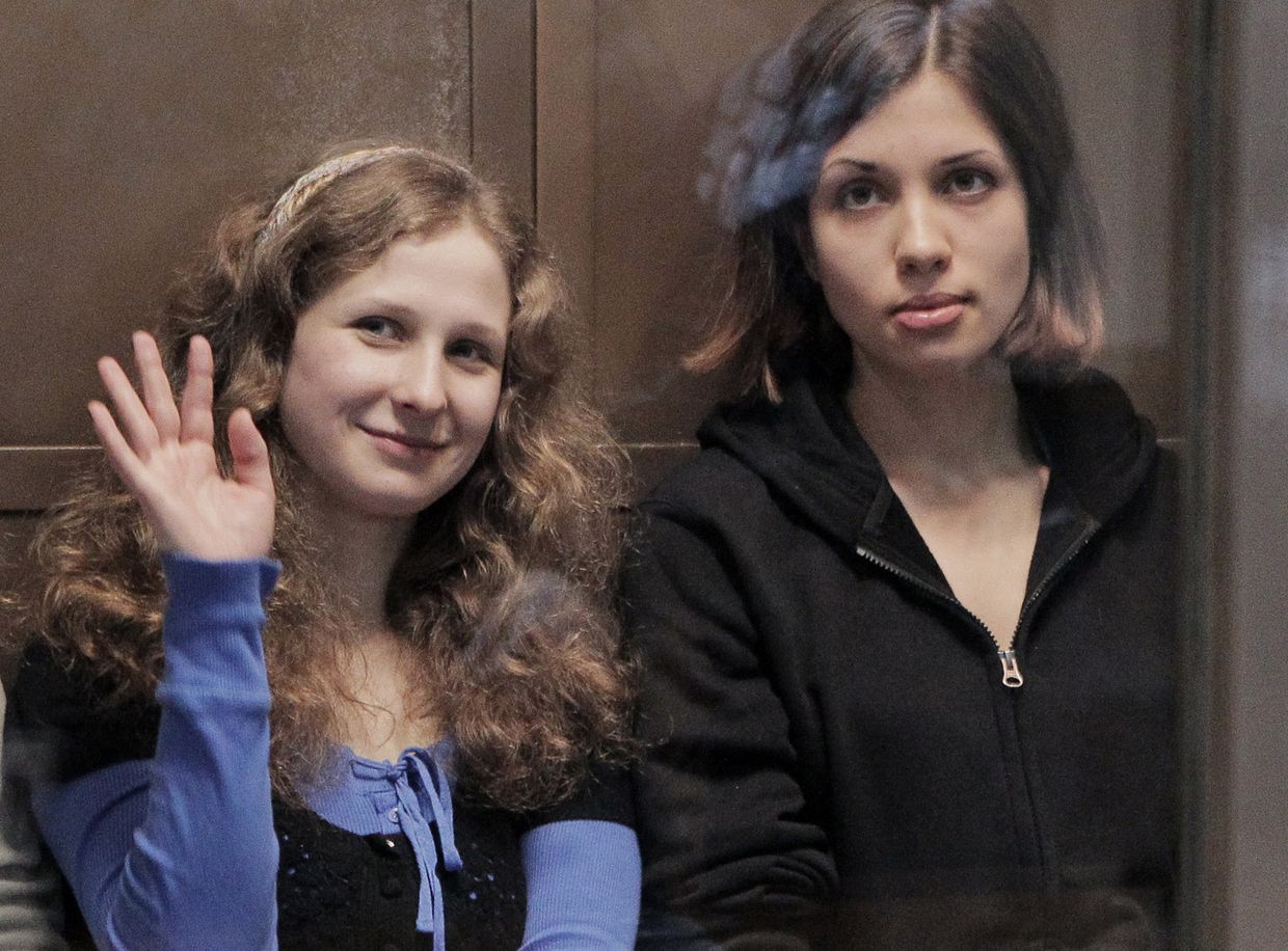 Участницы панк-группы Pussy Riot Мария Алехина и Надежда Толоконникова 