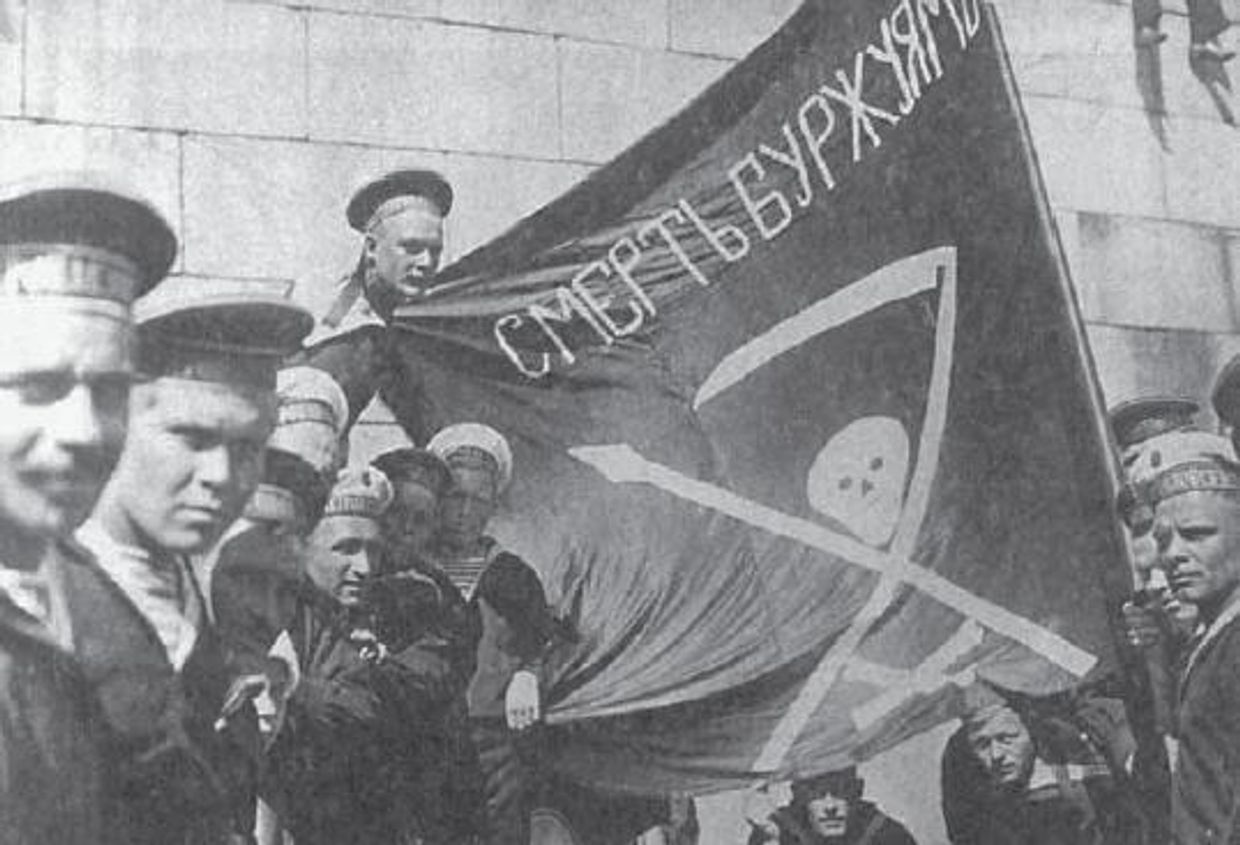 1917 год, революционные матросы Линкора Петропавловск