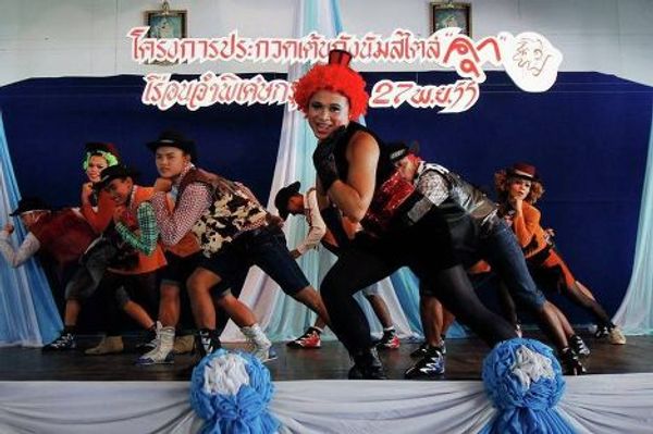 Танцевальный конкурс «Gangnam Style» среди заключенных следственного изолятора Бангкока