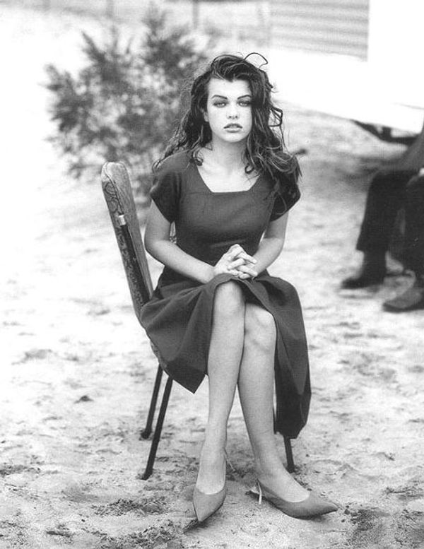 Мила Йовович на съемках для французского журнала Vogue (1990)