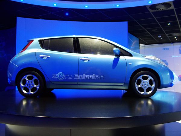 Автомобиль Nissan Leaf