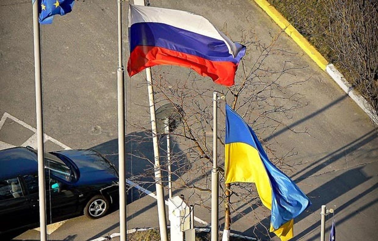 Флаги России и Украины