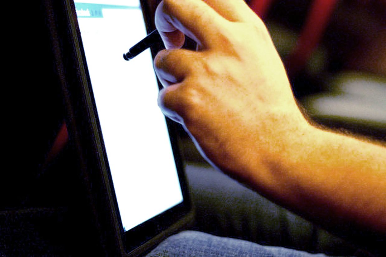 Cоциальная сеть Facebook на планшетном компьютере Apple iPad 