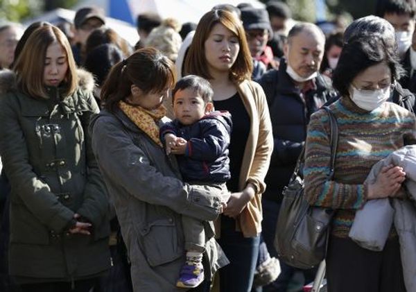 Минута молчания в Японии в память жертв землетрясения и цунами 2011 г.