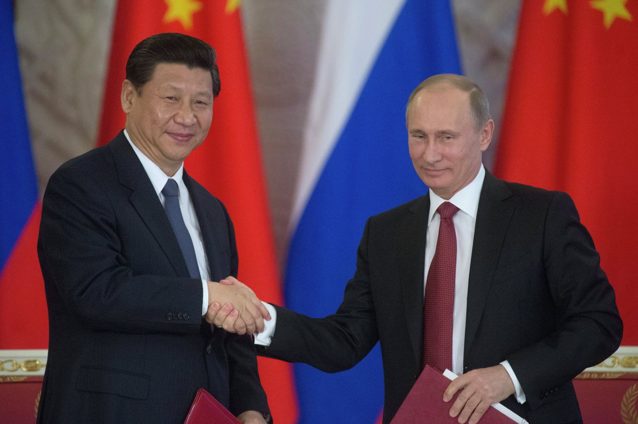 Владимир Путин и Си Цзиньпин на подписании совместного заявления о взаимовыгодном сотрудничестве и углублении отношений, всеобъемлющего партнерства и стратегического взаимодействия.
