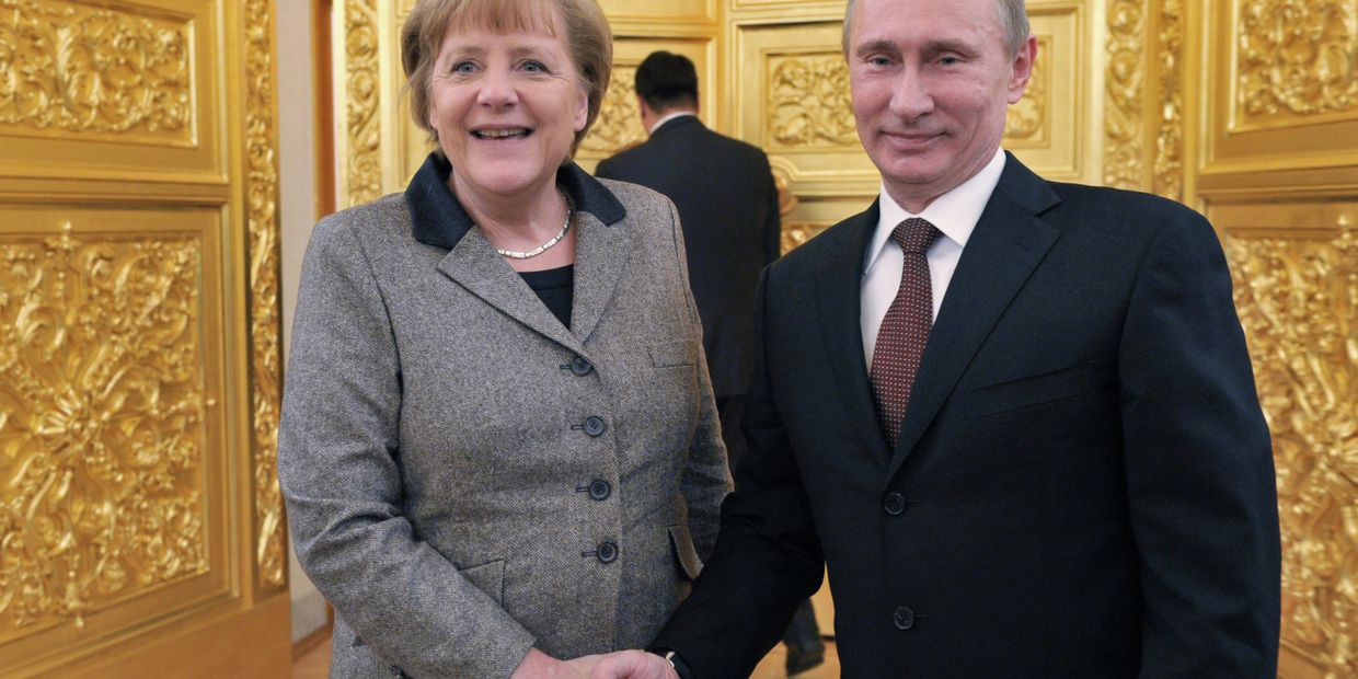Владимир Путин и  Ангела Меркель на XII форуме «Петербургский диалог»