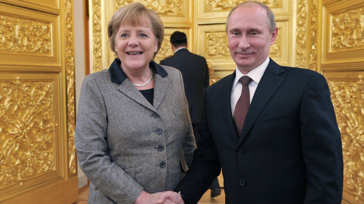 Владимир Путин и  Ангела Меркель на XII форуме «Петербургский диалог»