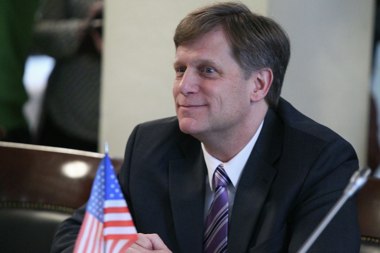 Посол США в России Майкл Макфол во время круглого стола в Общественной палате РФ