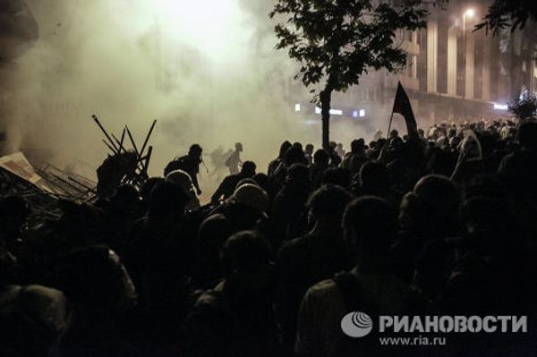 Столкновения протестующих и полиции в Турции