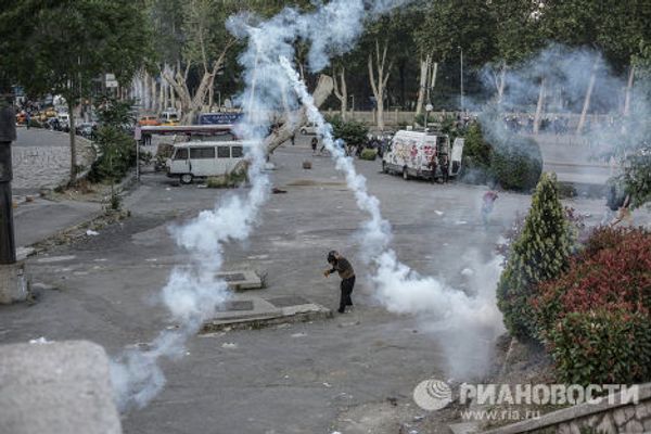Столкновения протестующих и полиции в Турции