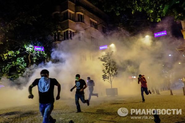 Столкновения протестующих и полиции в Турции