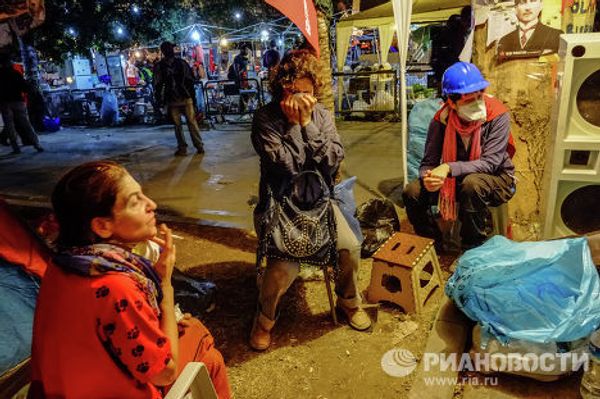 Столкновения протестующих и полиции в Турции