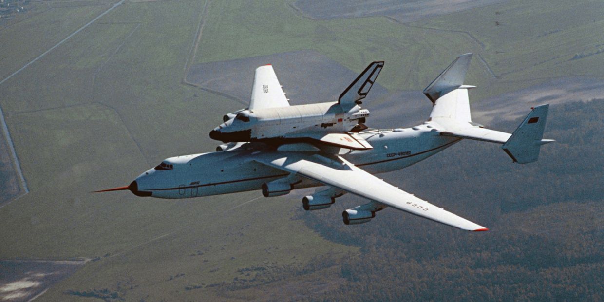 АН-225 с Бураном на внешней подвеске в полете АН-225 с Бураном на внешней подвеске в полете