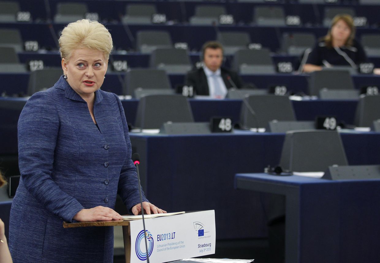 Даля Грибаускайте во время выступления в Европейском парламенте