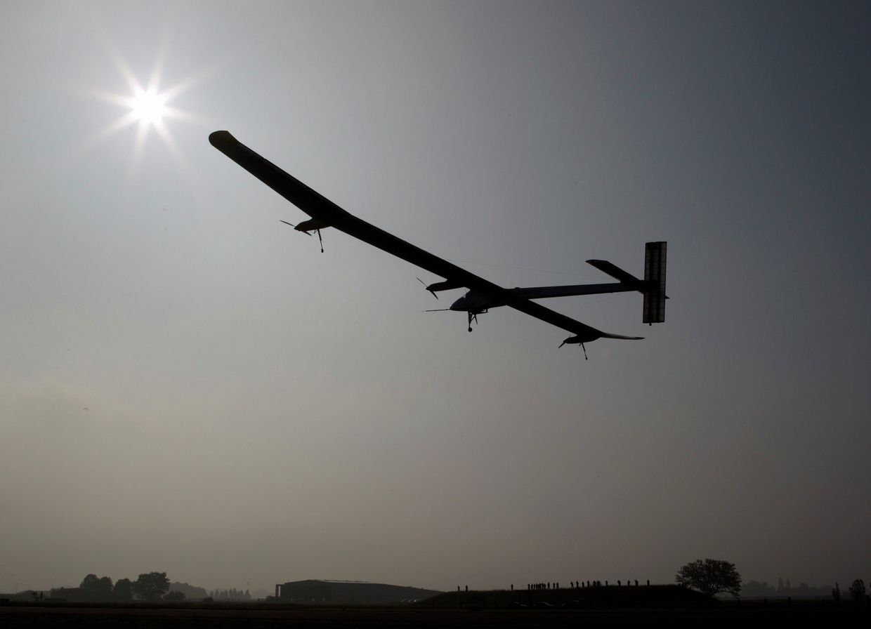 Солнечный самолет Solar Impulse завершил межконтинентальный перелет