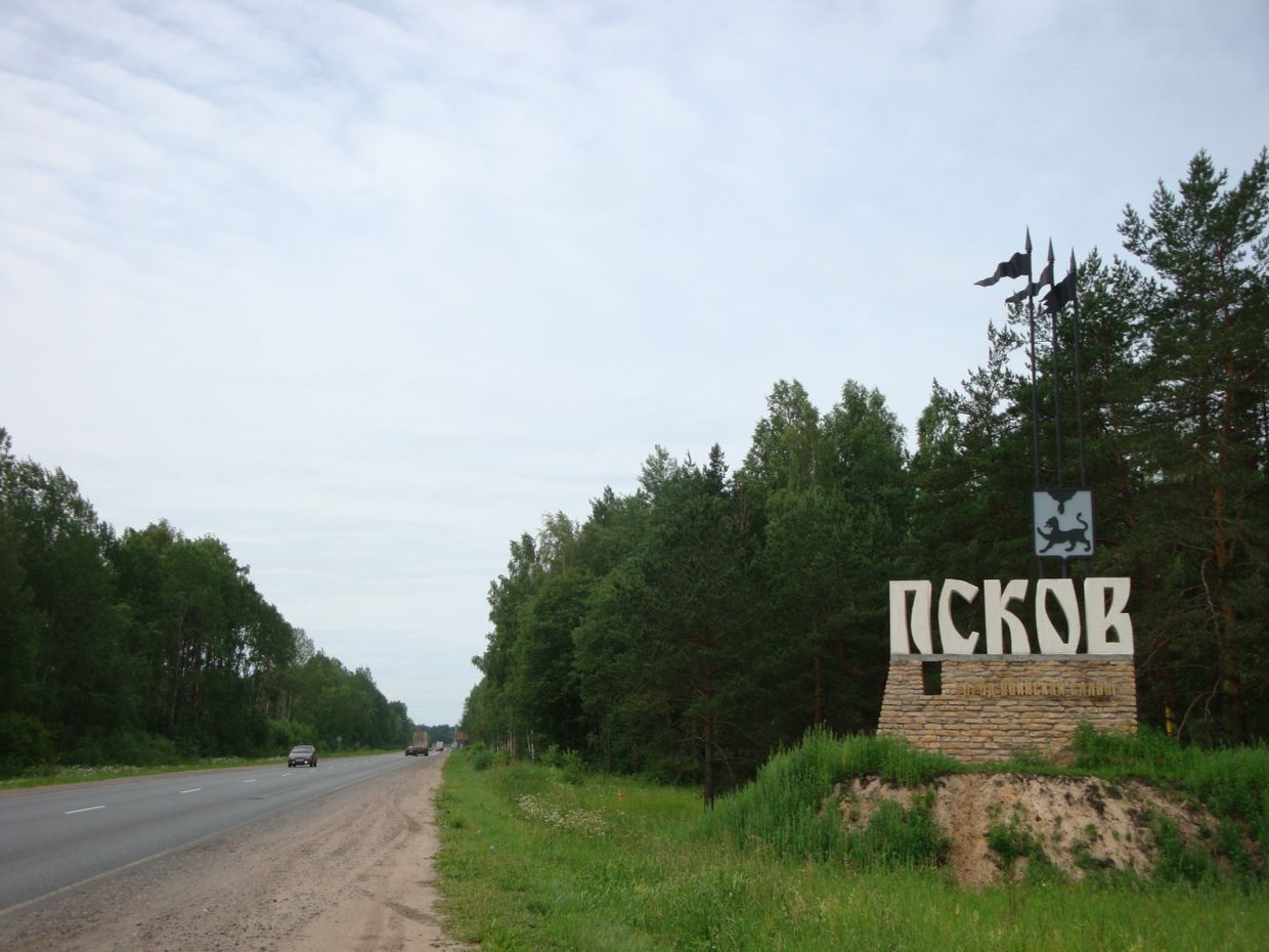 Упирающаяся в Псков трасса М20