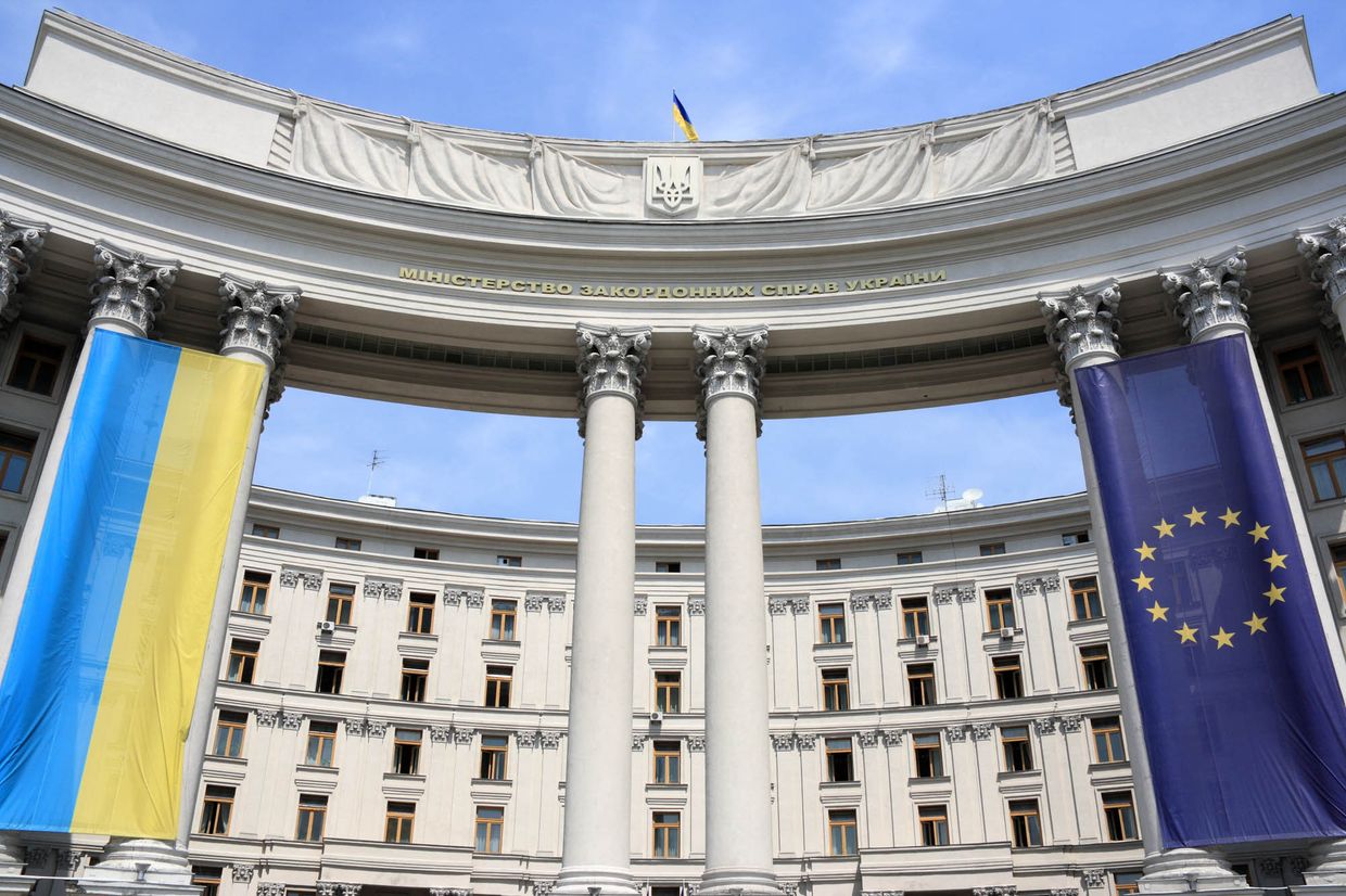 Флаги Украины и Евросоюза