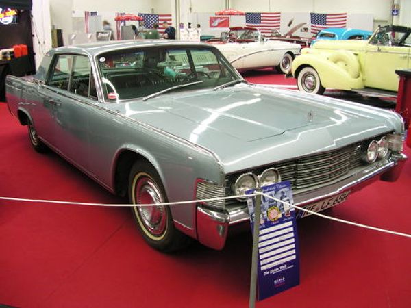 Lincoln Continental 1965 года