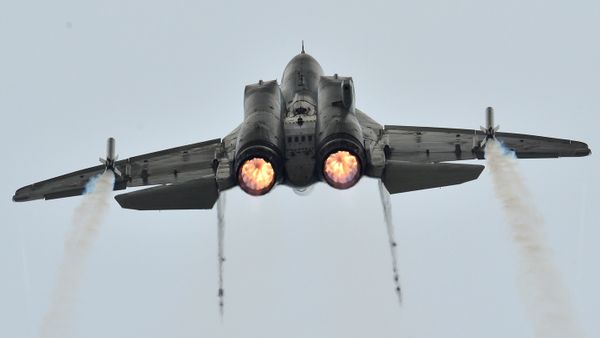 Истребитель МиГ-35 во время демонстрационного полета на МАКС-2013 Истребитель МиГ-35 во время демонстрационного полета на МАКС-2013